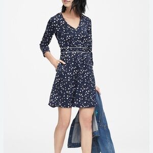 Banana Republic Floral V-neck, fit and flare 3/4 sleeve dress size 14